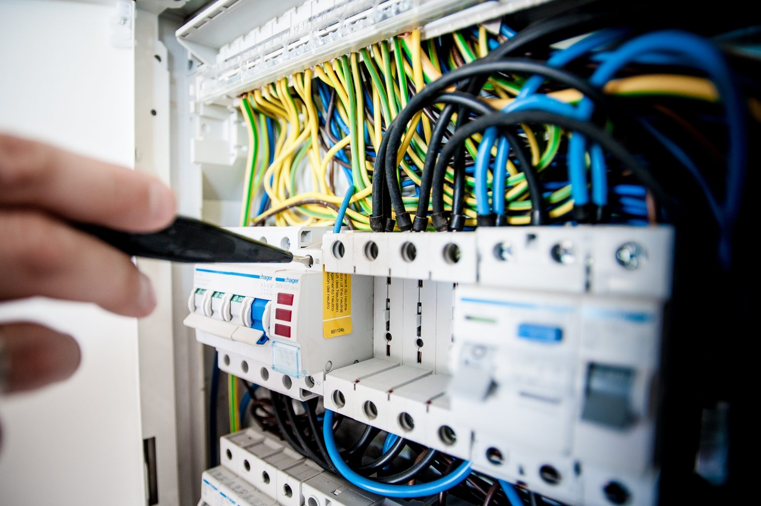 electrical-services-market-innovates-renai-solutions